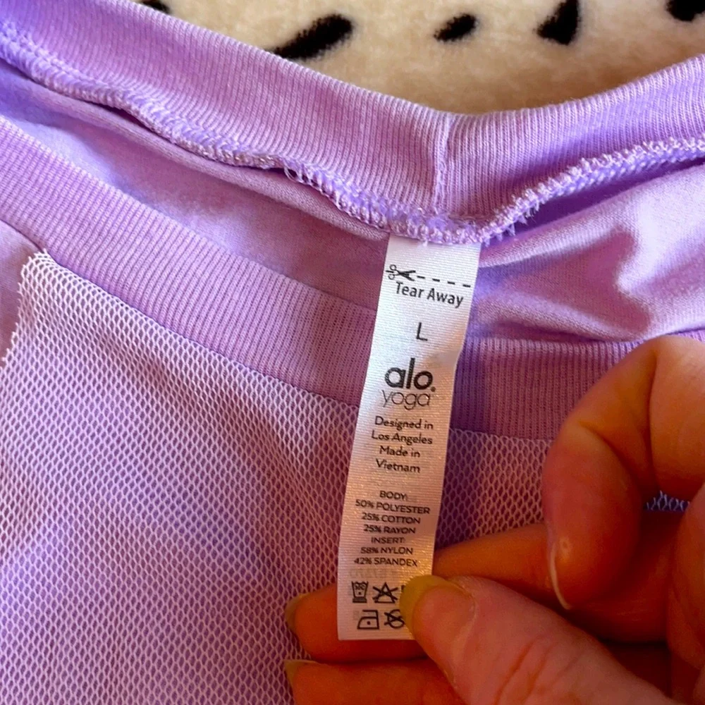 Alo mirage crop top (color- ultraviolet)